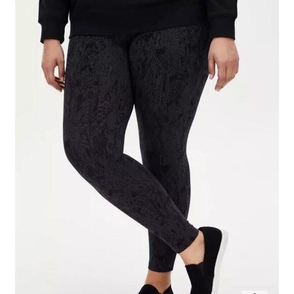 Torrid Womens Faux Snakeskin Black Size 5 (30/32) Leggings Stretch Pull‎ On - Picture 1 of 8